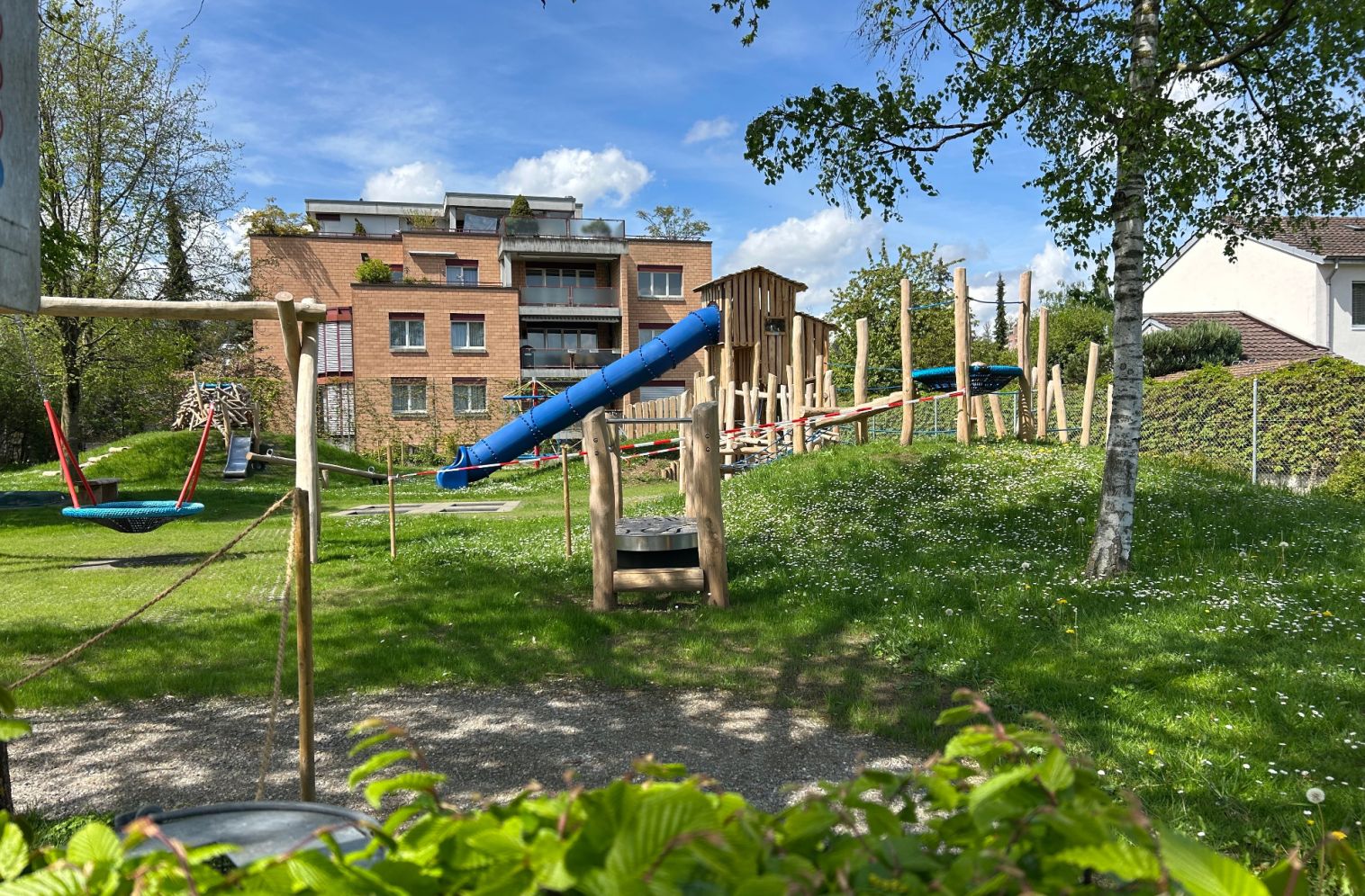 Der neu gestaltete Spielplatz an der Angensteinerstrasse ist wieder offen. Foto: Gemeinde Reinach
