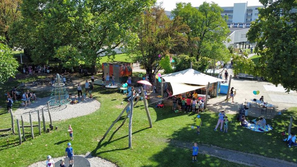 Der Spielcontainer der Drehscheibe auf dem Mischeli-Spielplatz – Spielpass für alle Kinder. Foto: Drehscheibe Mischeli 
