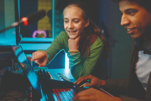 Kurse für kreative Köpfe gibt es an der Musikschule Reinach. Foto: Adobe Stock 