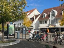 Ortskern Tramhaltestelle Herbst