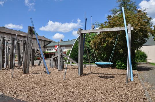 Spielplatz Angenstein mit schneller Rutschbahn